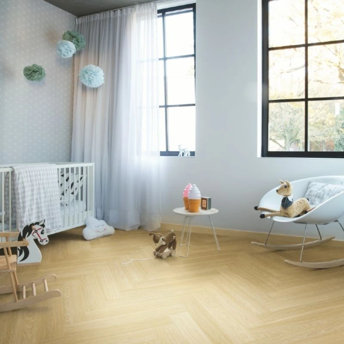 Klare Eiche Medium natürlich - Quick Step Pristine Klebevinyl Fischgrät