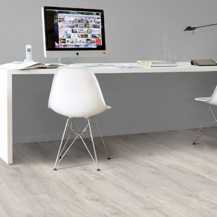 Reclaimed White Patina Oak - Classic Quick Step Laminate